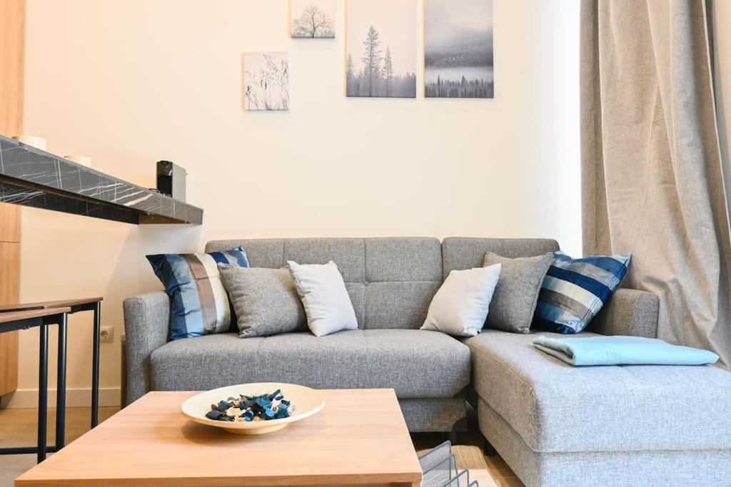 For You Rentals Comodo Apartamento De Un Dormitorio Gan5D Madrid Exterior foto